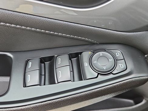 Used 2023 Chevrolet Traverse LT FWD image 22