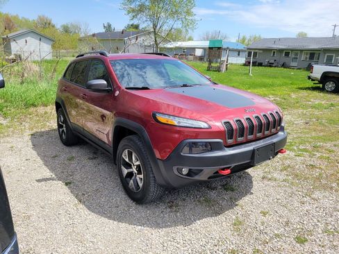 Used 2016 Jeep Cherokee Trailhawk w/ Cold Weather Group AWD/4WD image 3