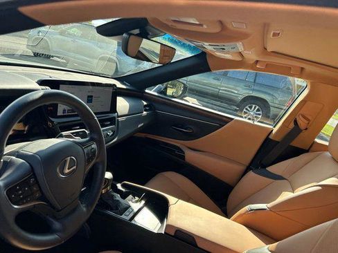 Certified 2025 Lexus ES 300h w/ Premium Package FWD image 8