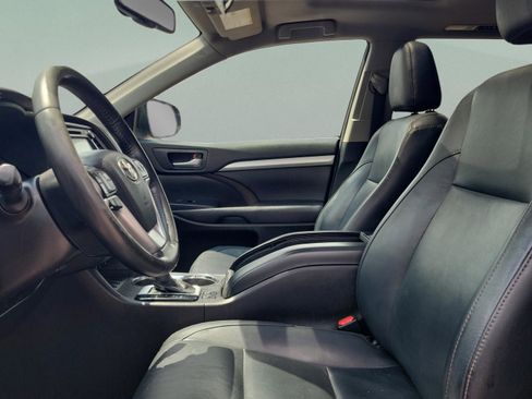 Used 2016 Toyota Highlander XLE FWD image 19