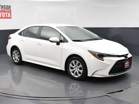 Used 2025 Toyota Corolla LE w/ Convenience Package FWD image 6