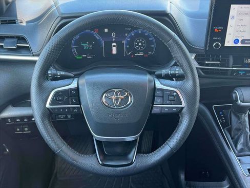 Certified 2026 Toyota Sienna Platinum AWD/4WD image 16