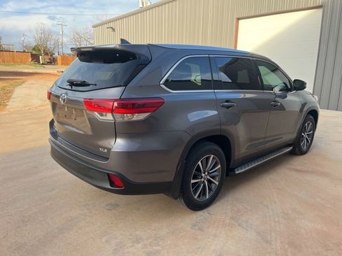 Used 2019 Toyota Highlander XLE image 4