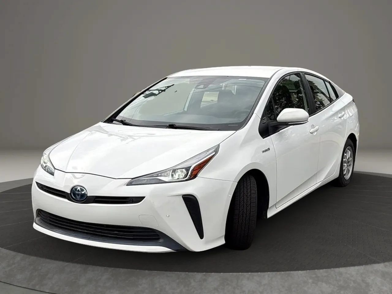 Used 2022 Toyota Prius LE FWD image 3