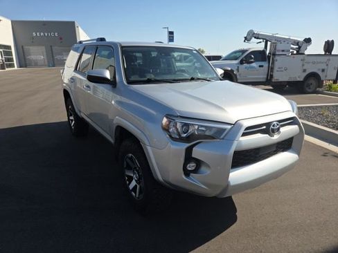 Used 2022 Toyota 4Runner SR5 AWD/4WD image 10