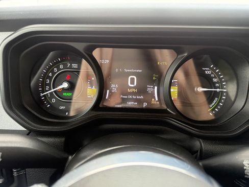 Used 2025 Jeep Wrangler Unlimited Sahara w/ Safety Group AWD/4WD image 20