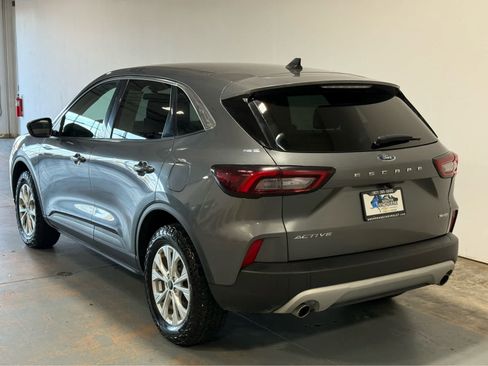 Used 2024 Ford Escape Active AWD/4WD image 3