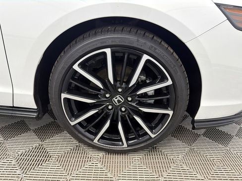 Used 2023 Honda Accord Touring image 14