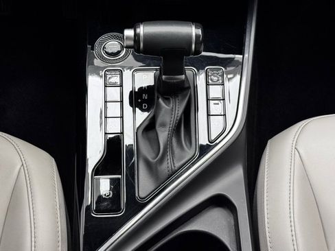 Used 2023 Kia Niro EX image 32