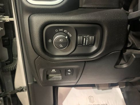 Used 2024 RAM 1500 Laramie AWD/4WD image 31