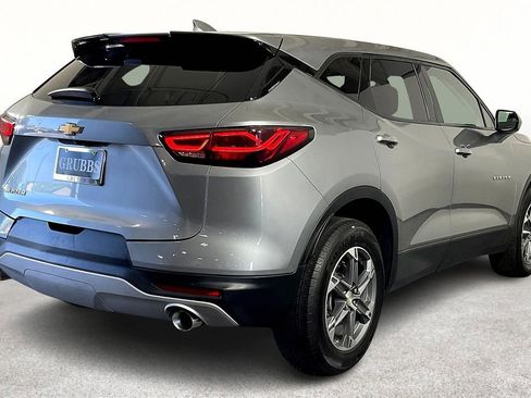 Used 2023 Chevrolet Blazer LT image 2
