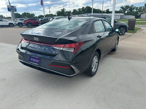 New 2026 Hyundai Elantra SE FWD image 5