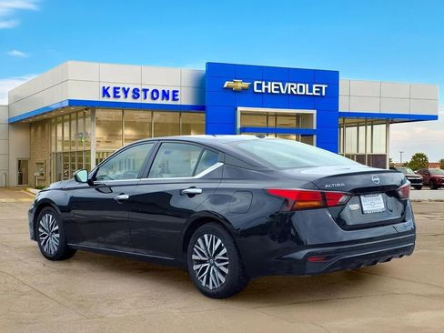 Used 2025 Nissan Altima 2.5 SV FWD image 5