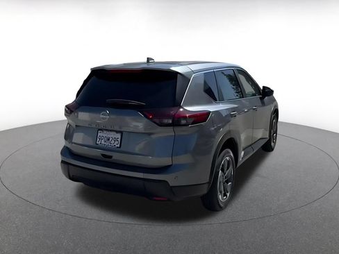 Used 2025 Nissan Rogue SV FWD image 11