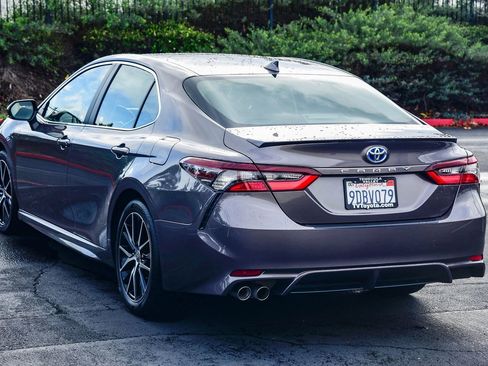 Used 2023 Toyota Camry SE image 5