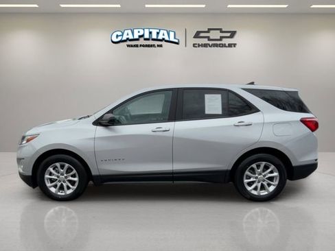 Used 2021 Chevrolet Equinox LS w/ LS Convenience Package image 2