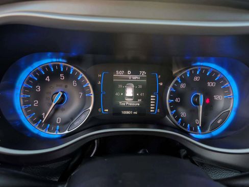 Used 2020 Chrysler Pacifica Touring-L image 16