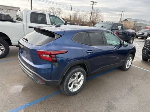 Used 2024 Chevrolet Trax LS w/ LS Convenience Package image 17