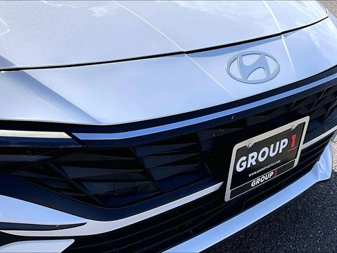 Used 2024 Hyundai Elantra Blue FWD image 29