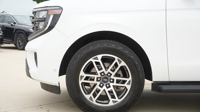 Used 2025 Ford Expedition Active AWD/4WD image 5