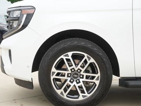 Used 2025 Ford Expedition Active AWD/4WD image 5