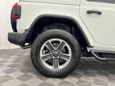 Used 2019 Jeep Wrangler Unlimited Sahara w/ Safety Group AWD/4WD image 30