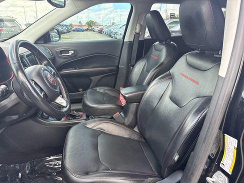 Used 2018 Jeep Compass Trailhawk w/ Leather Interior Group AWD/4WD image 13