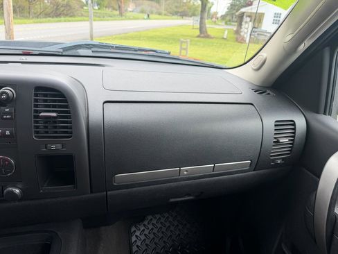 Used 2011 GMC Sierra 3500 SLE w/ SLE Preferred Package AWD/4WD image 29
