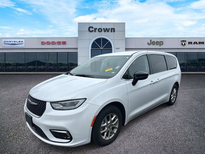 Certified 2024 Chrysler Pacifica Touring-L