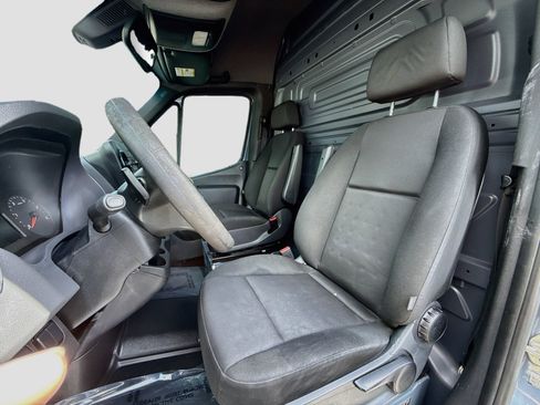 Used 2019 Mercedes-Benz Sprinter 144 image 22