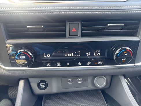 Used 2025 Nissan Rogue SV image 18