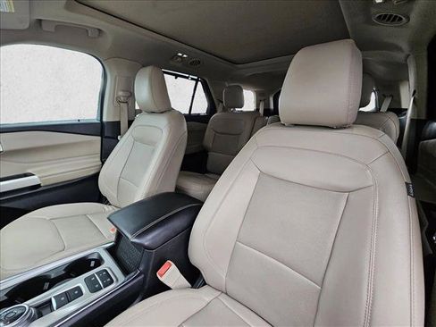 Used 2021 Ford Explorer Limited w/ Equipment Group 301A RWD image 11