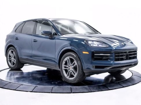 Certified 2025 Porsche Cayenne AWD/4WD image 9