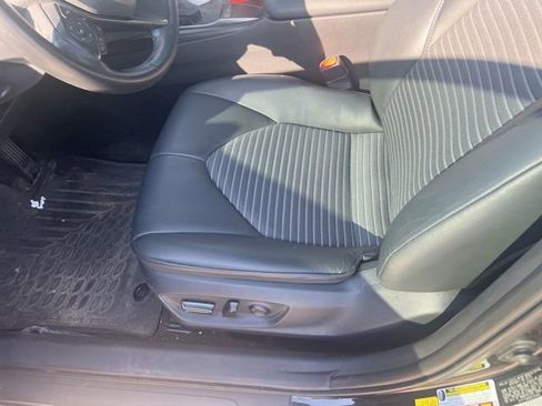 Used 2023 Toyota Camry SE w/ Convenience Package image 6