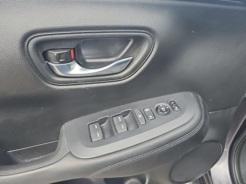 Used 2023 Honda HR-V LX image 7