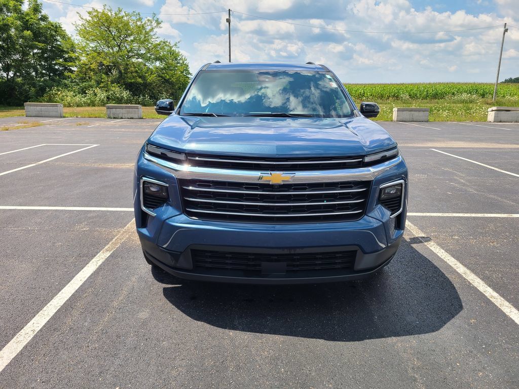 Used 2024 Chevrolet Traverse LT FWD image 2