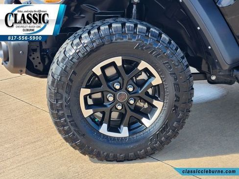 Used 2024 Jeep Gladiator Rubicon w/ Technology Group AWD/4WD image 13