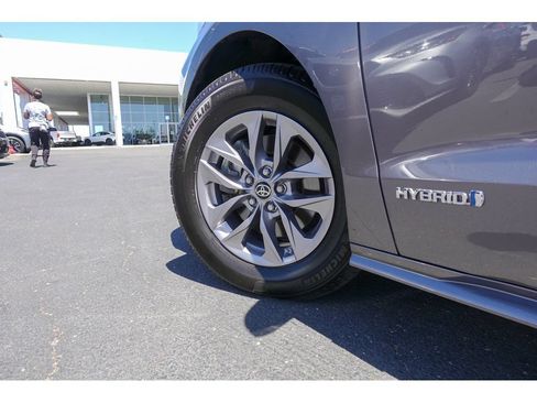 Certified 2021 Toyota Sienna LE FWD image 9