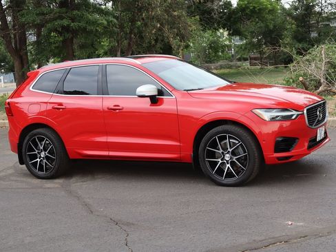 Used 2018 Volvo XC60 T8 R-Design w/ Convenience Package AWD/4WD image 2