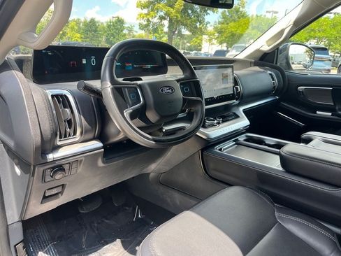 Used 2025 Ford Expedition Max Platinum w/ Driver's Package AWD/4WD image 23