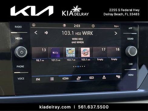 Used 2023 Volkswagen Taos SE w/ Panoramic Sunroof Package FWD image 19
