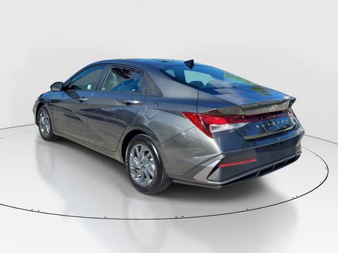 Used 2024 Hyundai Elantra SEL FWD image 5