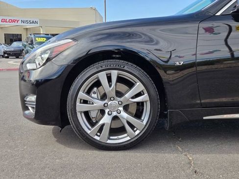 Used 2017 INFINITI Q70 L 3.7 w/ Deluxe Touring Package RWD image 9