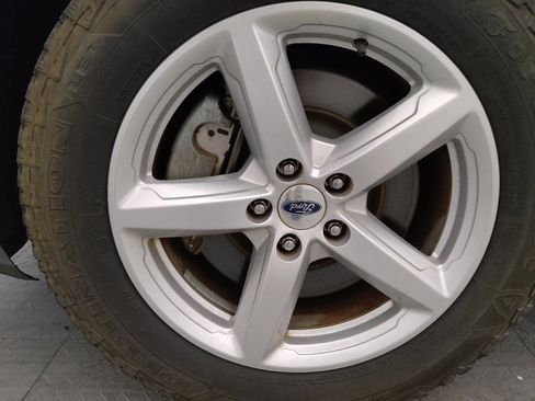 Used 2019 Ford Explorer XLT w/ Class III Trailer Tow Package image 31