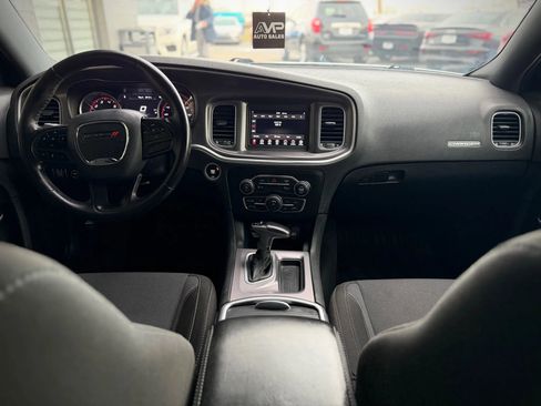 Used 2020 Dodge Charger SXT image 10