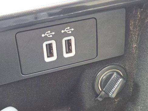 Used 2018 Ford Taurus SHO image 9