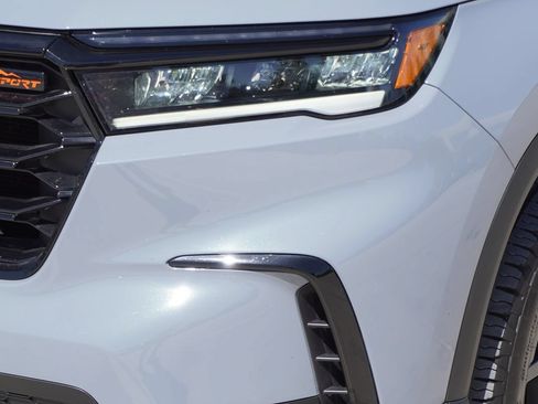 Used 2024 Honda Pilot TrailSport image 2
