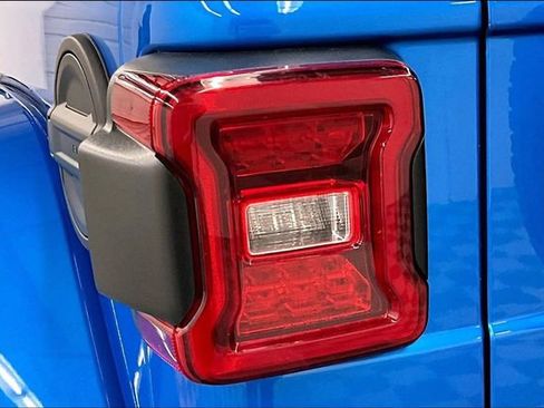 Used 2023 Jeep Wrangler Unlimited Sahara w/ Cold Weather Group image 32