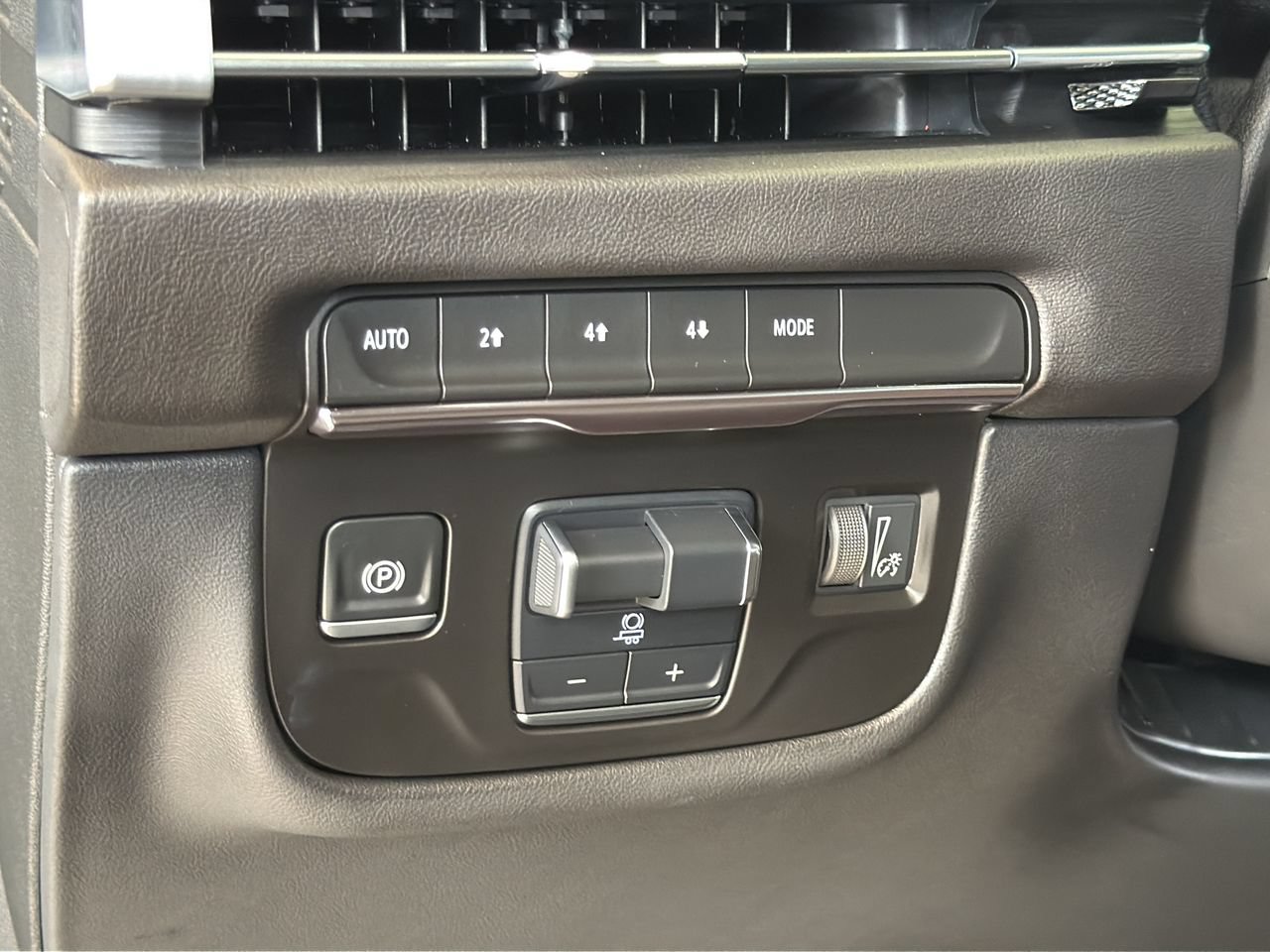 Used 2025 Cadillac Escalade Sport AWD/4WD image 25