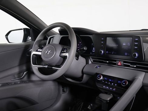 Used 2023 Hyundai Elantra SEL w/ Preferred Accessory Package image 29